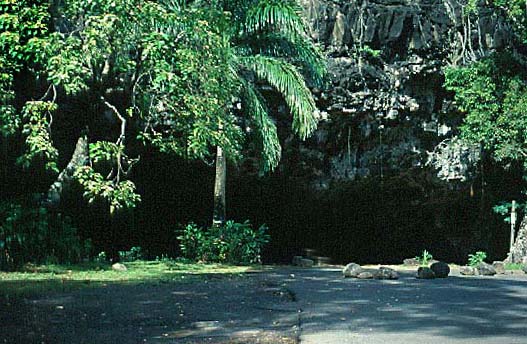 Maniniholo Cave