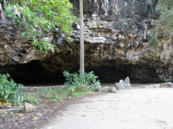 Maniniholo Cave